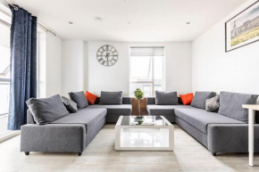 Stylish & Comfortable Top-Floor Flat in Harrow